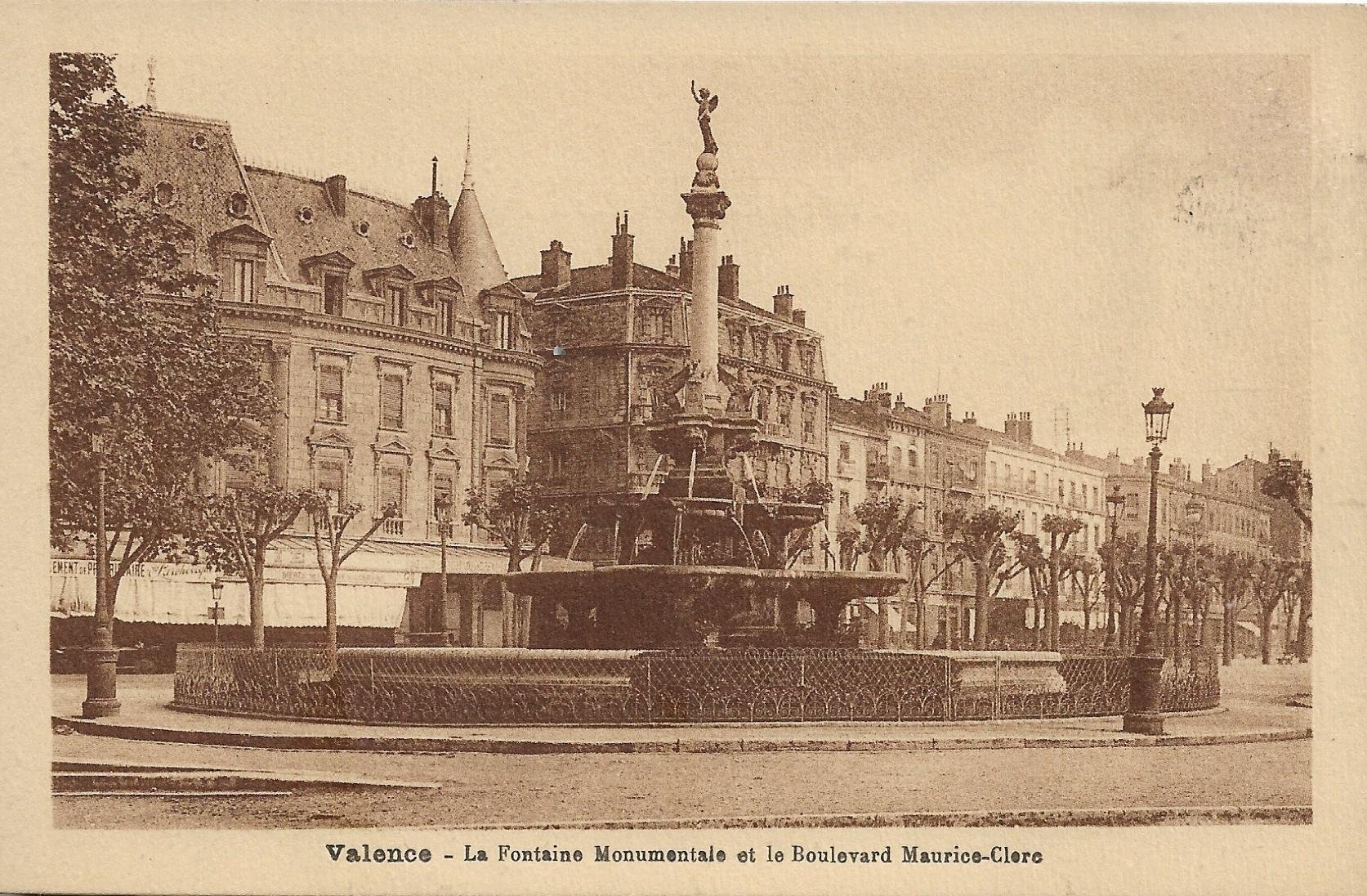 /France/FR_place_1903-1938_Valence - La Fontaine Monumentale et le Boulevard Maurice-Clerc.jpg